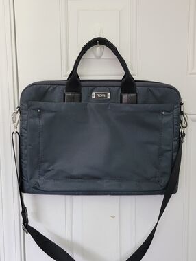 TUMI Voyageur Macon Charcoal Nylon Laptop Computer Tablet Bag EUC Versatile